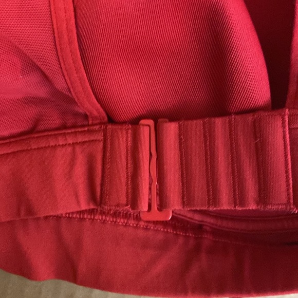 FABLETICS Medium Impact Sports Bra (Medium) - Picture 4 of 4